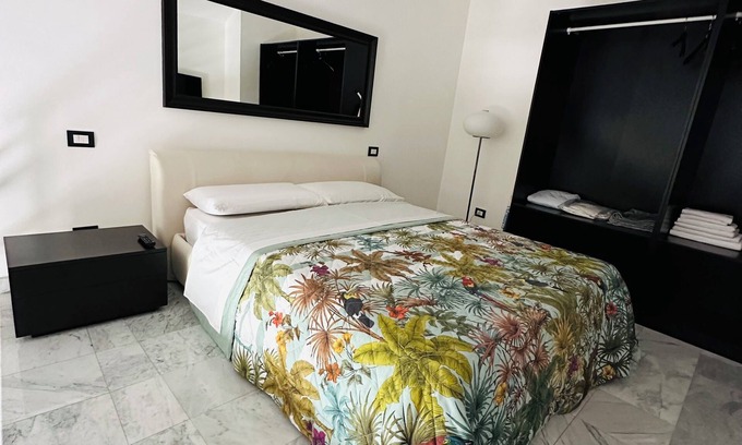 Prato Apartment | Marble apartment in Prato