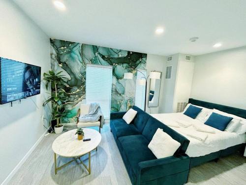 Downtown Des Moines Apartment | Marbled Shores Hideaway (239)