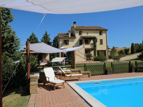 Cingoli House | Marche family home w Pool