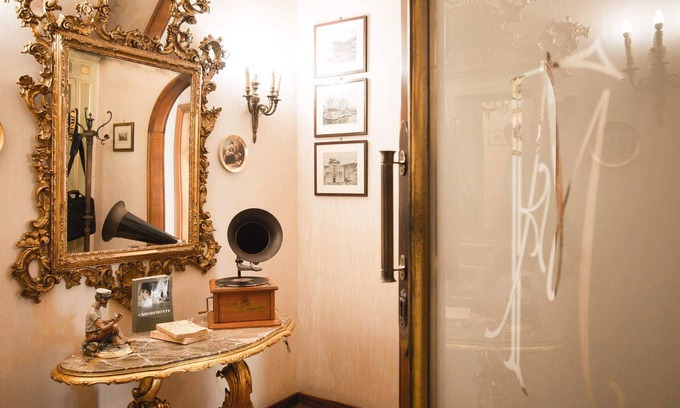 Naples City Centre House | Marchese: an ancient Neapolitan house