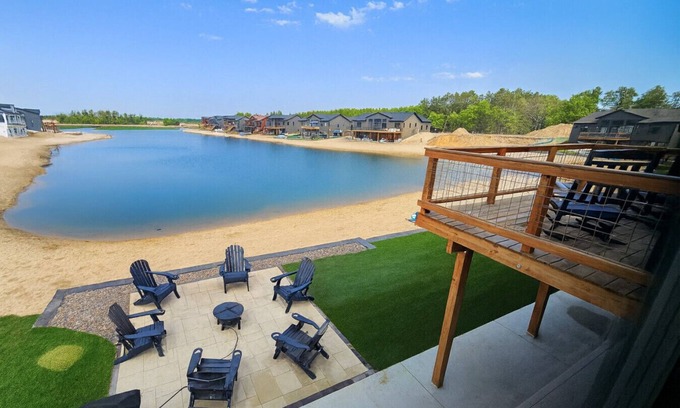 New Lisbon House | MargaritaVilla | Lakefront | Beach | Game Room | 6 Bedrooms | 4 Bath