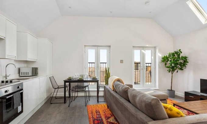 Margate Old Town Apartment | Margate's Charm in Comfort- 2BR