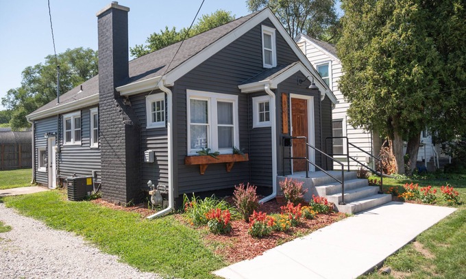 Iowa City House | Marge’s Place. Explore Iowa City and rest in comfort.