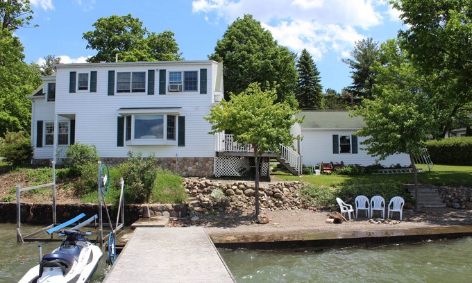 Rushville House | "MargueritaVille" Cozy 6 Bedroom Cottage With Private Beach in Wine Country