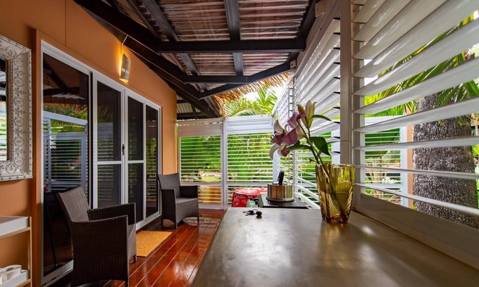 Horseshoe Bay House | Marguerites on Magnetic Polynesian Cabana