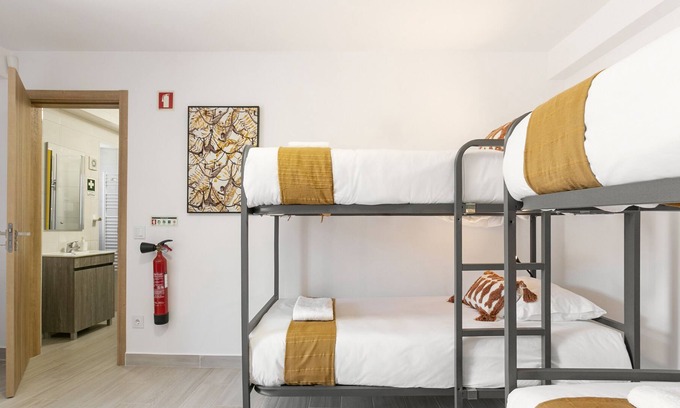 Gois Apartment | Maria da Vinha - Orange Bliss