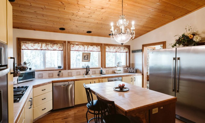 Campbell Park Bed & Breakfast | Maria's Creekside B&B