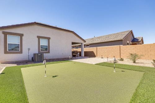 Maricopa House | Maricopa Home with Putting Green and Covered Patio!