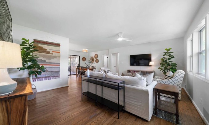 Marietta House | Marietta Cutie - Close to Everything!