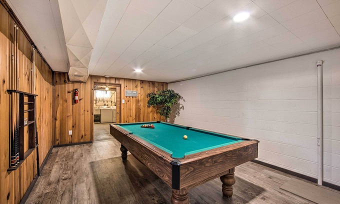 Maytown Cottage | Marietta Home w/Private Hot Tub, Pool Table!