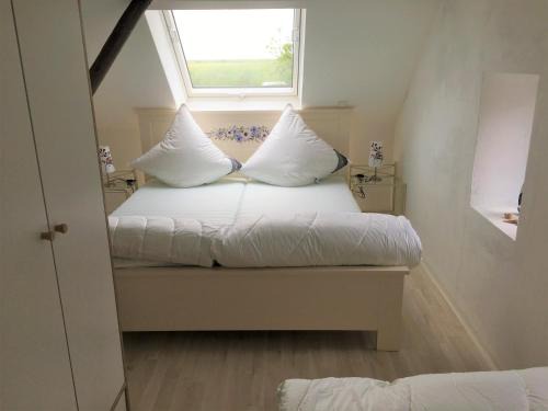 Grundeich Apartment | Marijanas Ferienhof 2, Urlaub mit viel Platz zwischen Dornumersiel und Bensersiel, gehört zum Café Kunterbunt