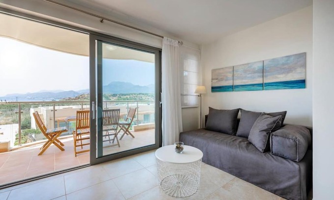 Makry Gialos Apartment | Marilia suite