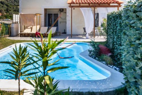 Vizari Villa | Marilis House, private pool, WIFI, mountain view, Netflix, self-check-in