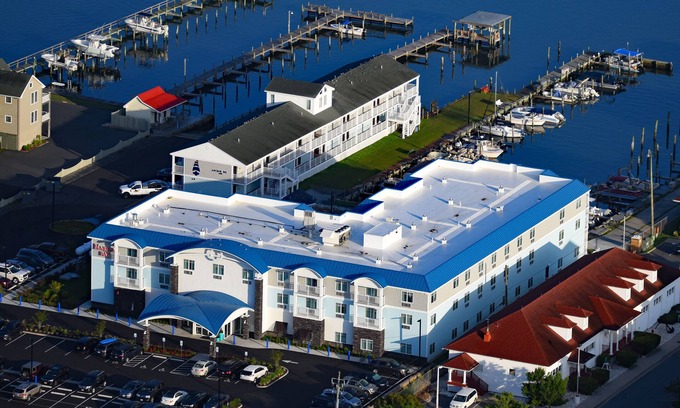 Chincoteague Hotel | Marina Bay Hotel & Suites, an Ascend Collection Hotel