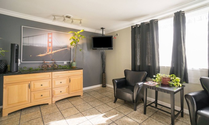 Ocean View and Fourth Street Hotel | Marina Inn