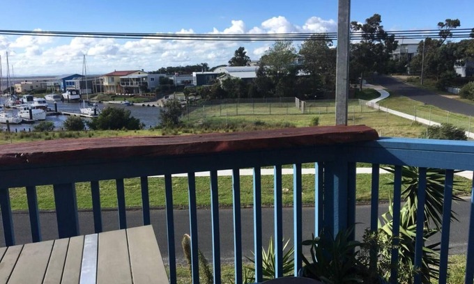Loch Sport House | Marina Quays-Beautiful Views Opposite the Marina. Pet Friendly. Whole house