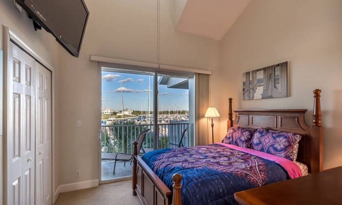Ruskin Condo | Marina View! 2 bdrm Beach Resort- Sleeps 6! Walk to the beach, restaurants and resort amenities!