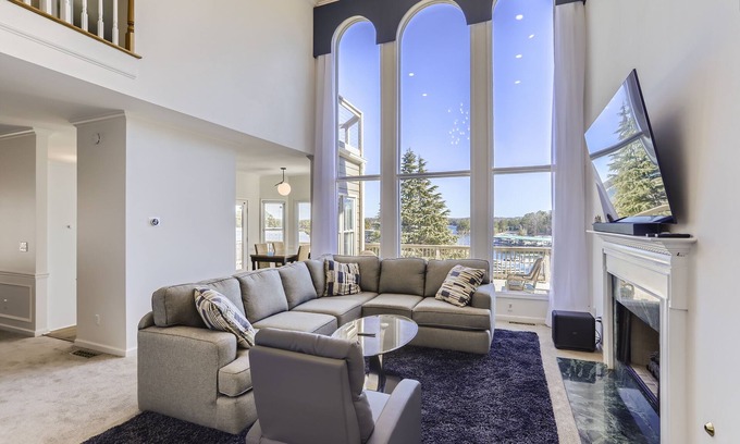 Buford House | Marina View Lake Lanier Islands and Margaritaville - House w/Hot Tub & Skeeball