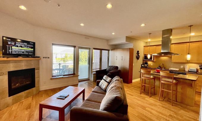Ucluelet Condo | Marina View on the Harbour