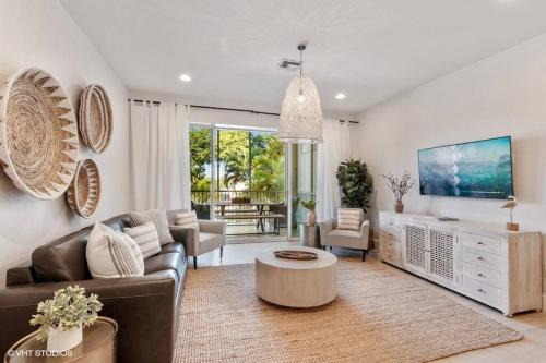 Rock Harbor House | Mariners 210 Great Location with Marina Views