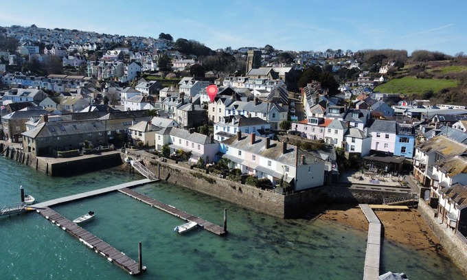Salcombe Cottage | Mariners Cottage - a house that sleeps 8 guests in 4 bedrooms
