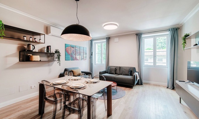 Como City Centre Apartment | Marinetti Suite 7