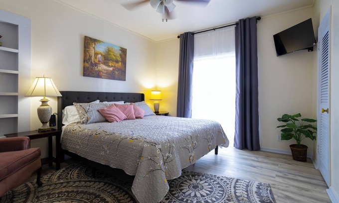Kerrville Apartment | Mariposa Buckeye – Retreat for 2