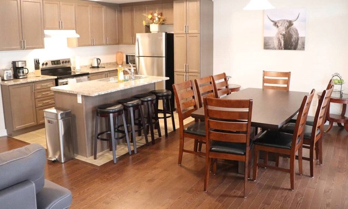 Markham House | Markham Luxury With Plazas & Toronto Minutes Away