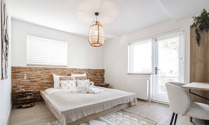 Zandvoort Apartment | Marley’s Beachhouse - Luxury Guest Room with balcony
