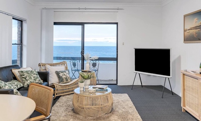 Maroubra Apartment | Maroubra - Stylish Abode 360° Ocean & Beach Views