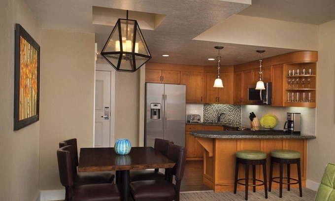 South Lake Tahoe Resort | Marriott Timber Lodge@Heavenly, New Year Week with On Property Gondola