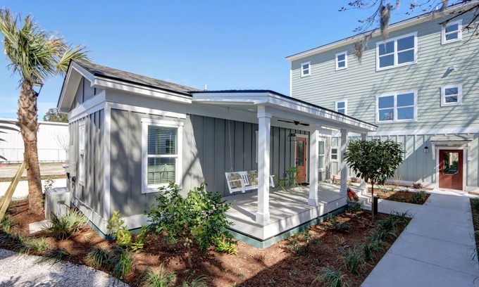 Thunderbolt Cottage | Marsh Hen Den - 5 Min to SAV/15 to Beach by Lucky Savanah