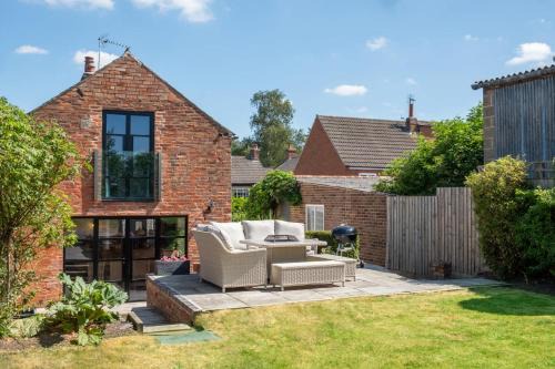 Loughborough House | Marsh Mallow Cottage - Hot Tub Packages Available