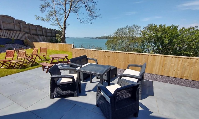 Pembroke Dock House | Martello View - 3 Bedroom Holiday Home - Llanreath