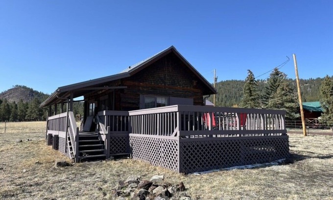 Greer Cabin | Martha's Historic Meadow Retreat