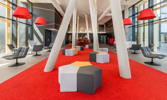 Tubize Hotel | Martin's Red