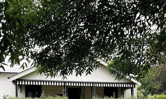 Wallendbeen House | Martina Cottage - Lovingly decorated by an Interior Designer