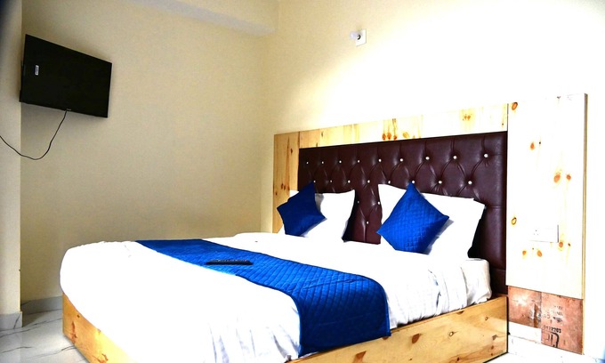 Burwa Hotel | Marvelous 5-bedroom hotel with WiFi in Manali