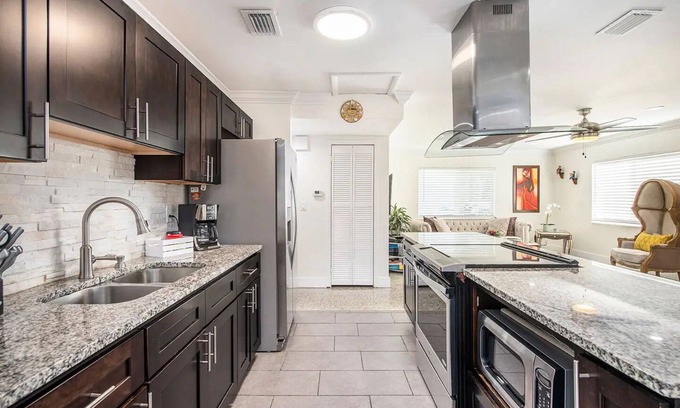 Town N County Park House | Marvelous centrally located 3 Bed 2 bath home
