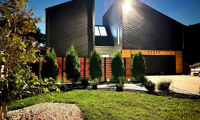 West Omaha House | Marvelous Modern Spacious 4-bedroom house near interstate and Top Golf.