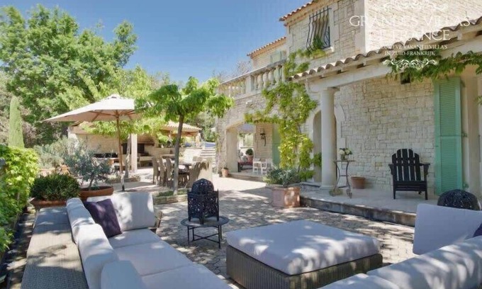 Peipin Villa | Mas de Lure Summary:
