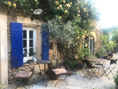 Suze-la-Rousse House | Mas en pierres 17 couchages avec piscine et jardin