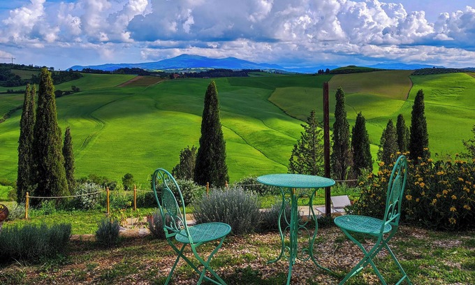Bollano House | Mascagni farmhouse among the olive trees and the Tuscan hills in the Val d'Orcia