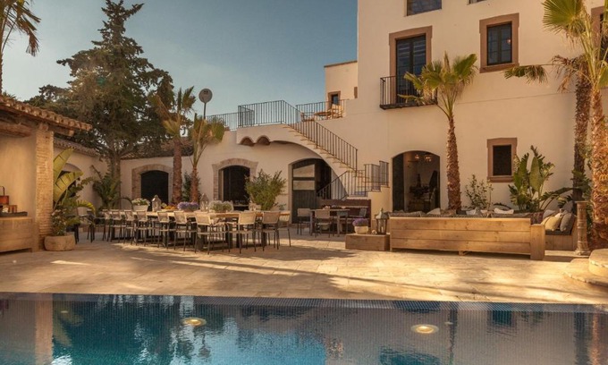 Sant Pere de Ribes Villa | Masia Victoria