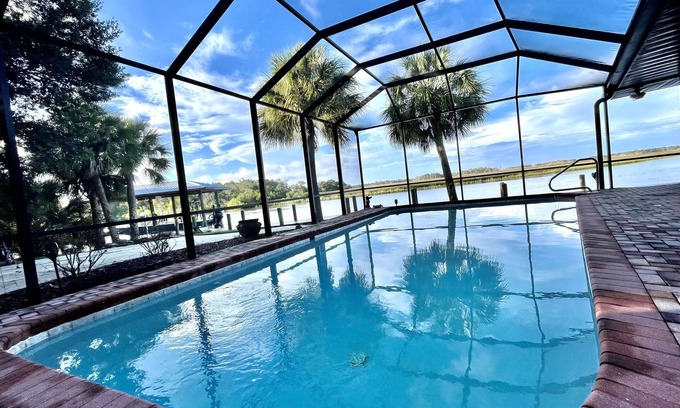 Old Homosassa House | Mason Creek Lodge - Waterfront Pool Home - Fishing - Scalloping