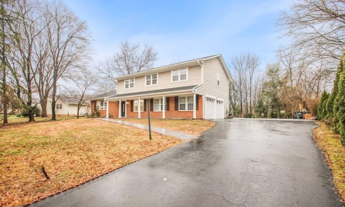 Wolf Trap House | Massive 4 bedroom with tons of space!