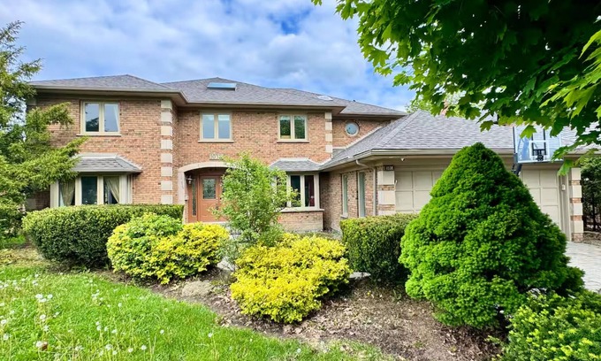 Sheridan House | Massive Luxury Retreat w/Gym, Sauna & Games & More