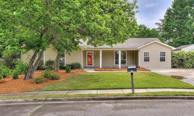 Martinez House | Master 2025 Rental! 3 Bed 2 Bath!