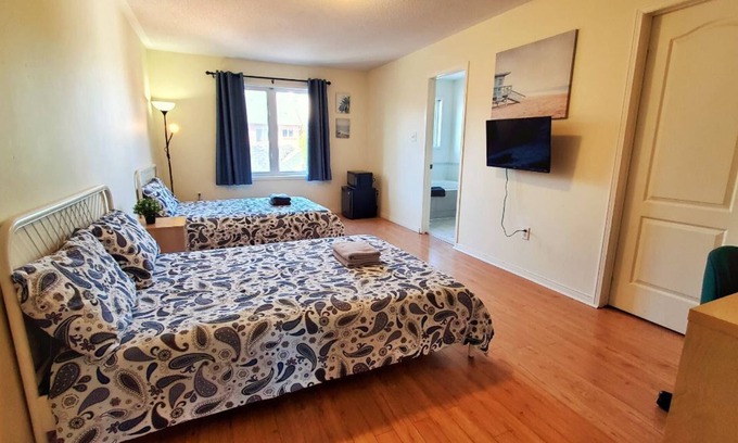 Village at York University House | Master bedroom at YorkU with parking. Walk to subway