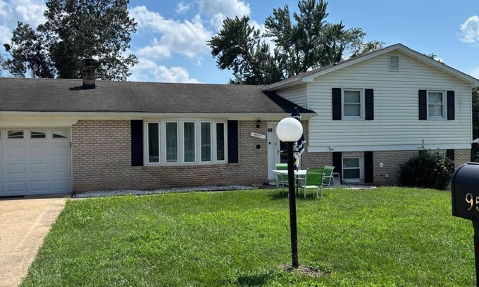 Fort Washington House | Master Bedroom with Private Bathroom; Near to Washington DC